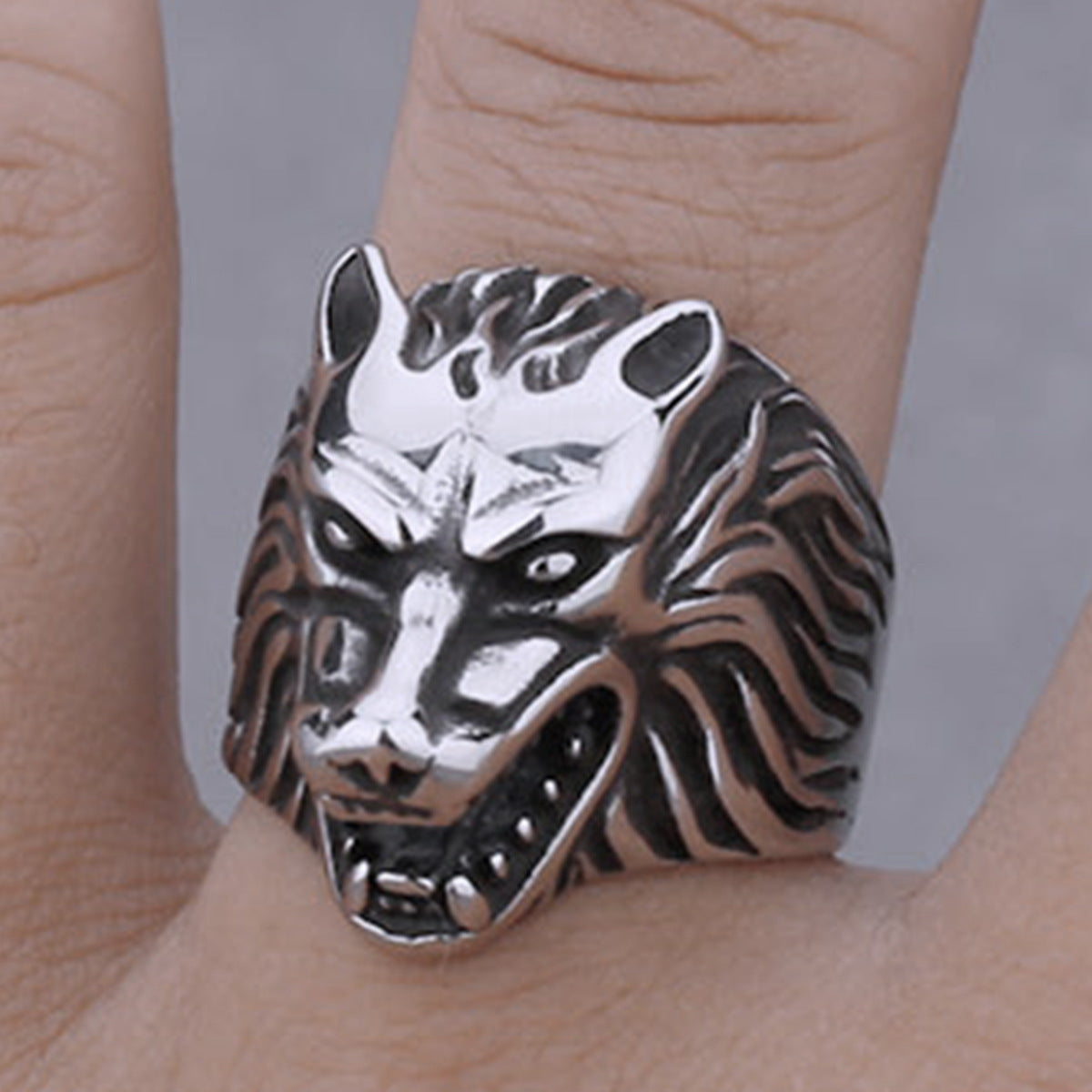 Wolf head titanium steel ring