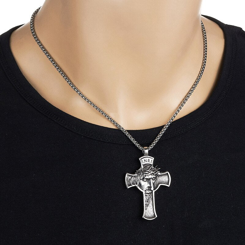 Collier de visage de croix de Jésus