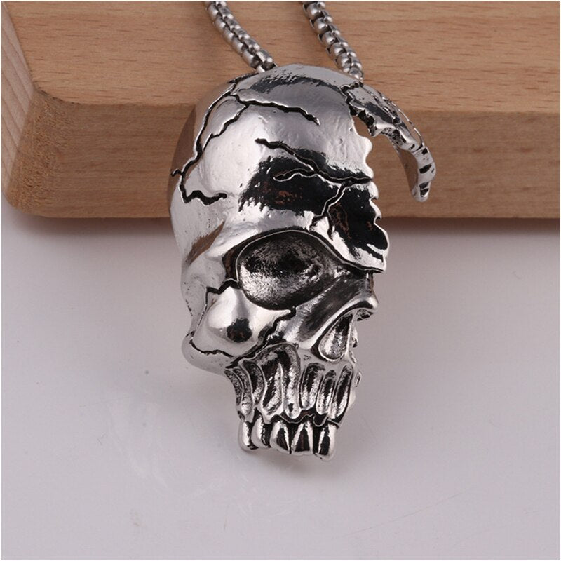 Halbe Totenkopf-Halskette