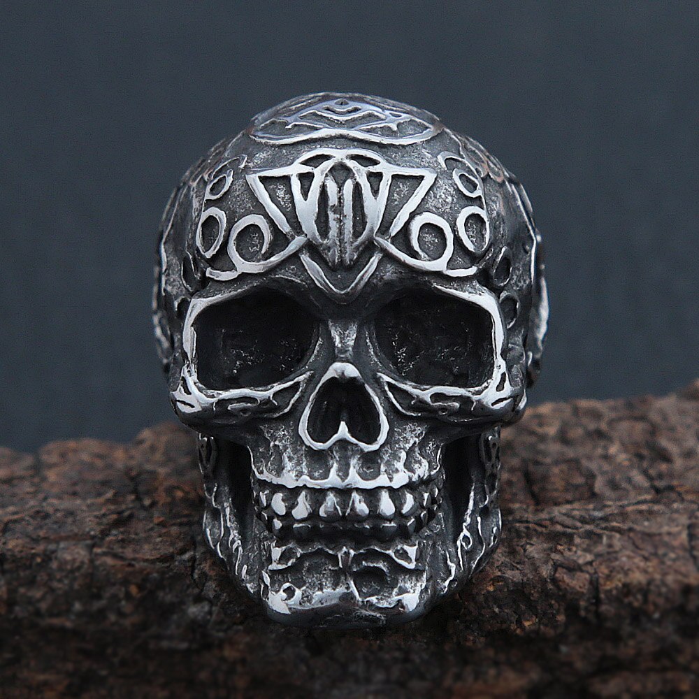 Collar con colgante de calavera gótica