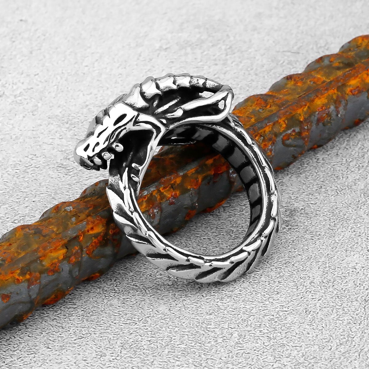 anel de dragão gótico