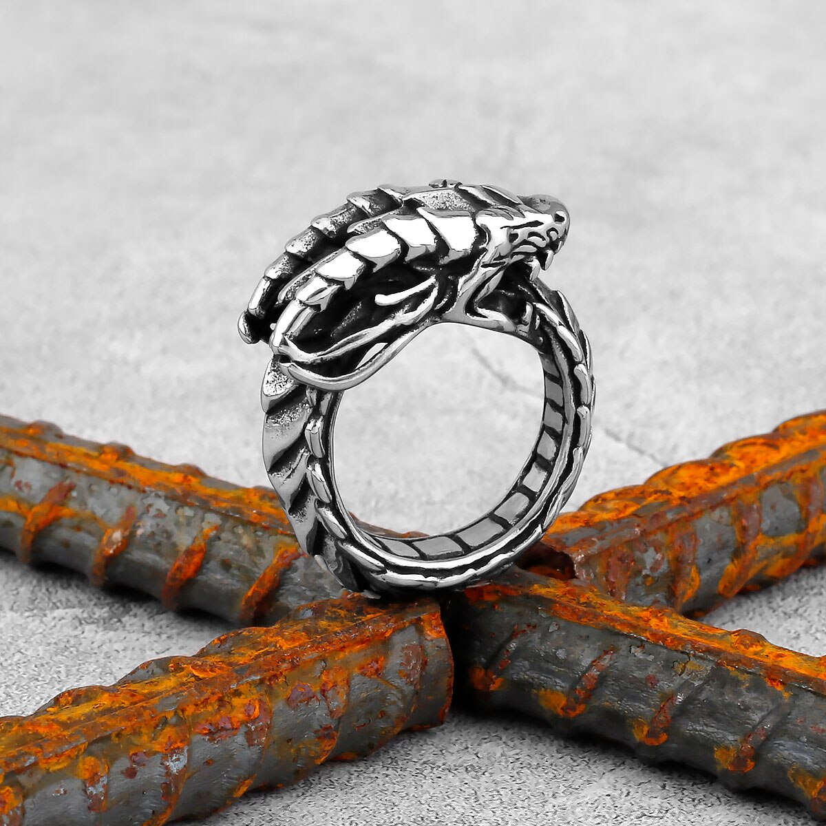 anel de dragão gótico