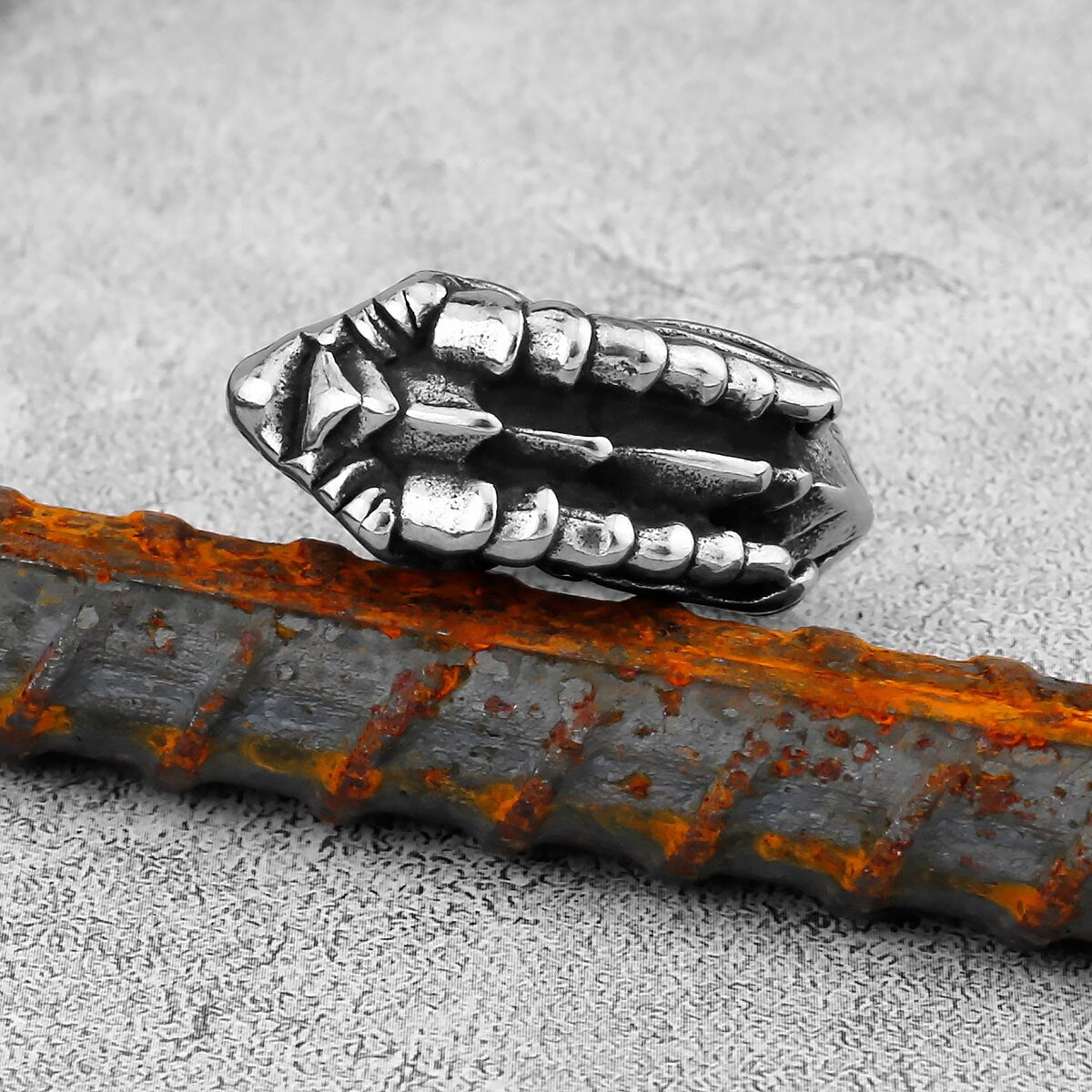 anel de dragão gótico