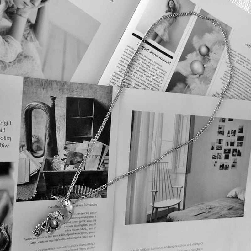 Halbe Totenkopf-Halskette