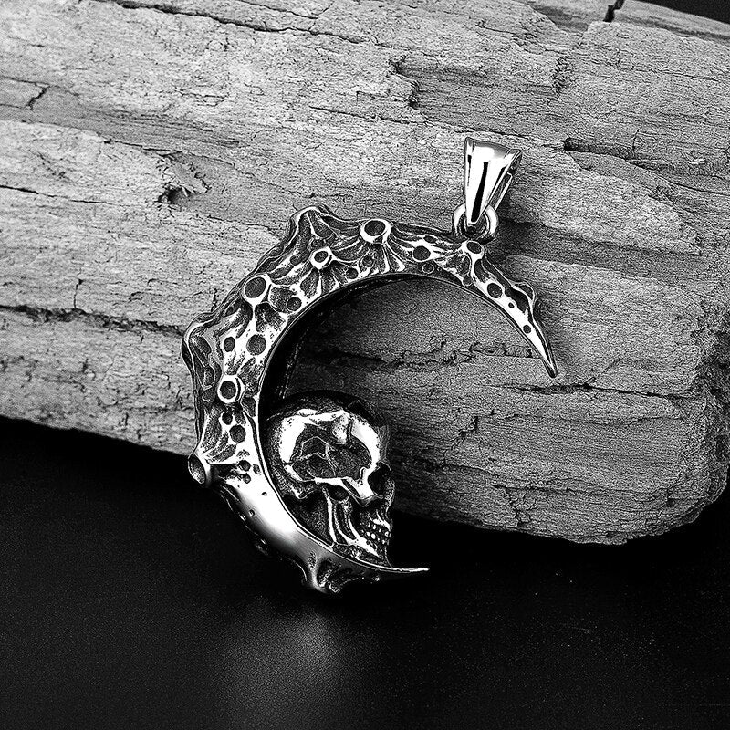 Collar con colgante de calavera de luna
