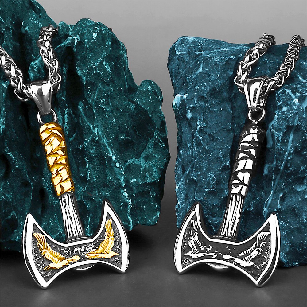 Collar de hacha de cuervo de Odín