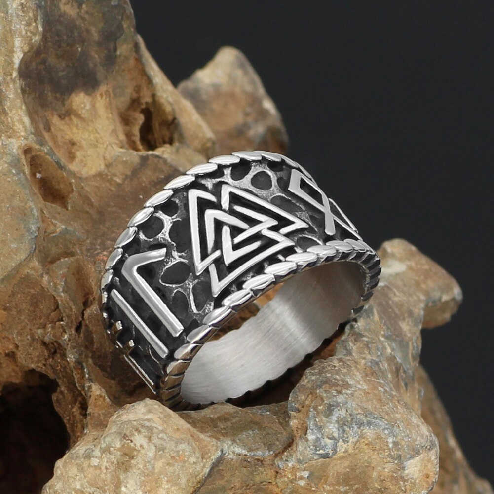 Anillo de amuleto del símbolo de Odín