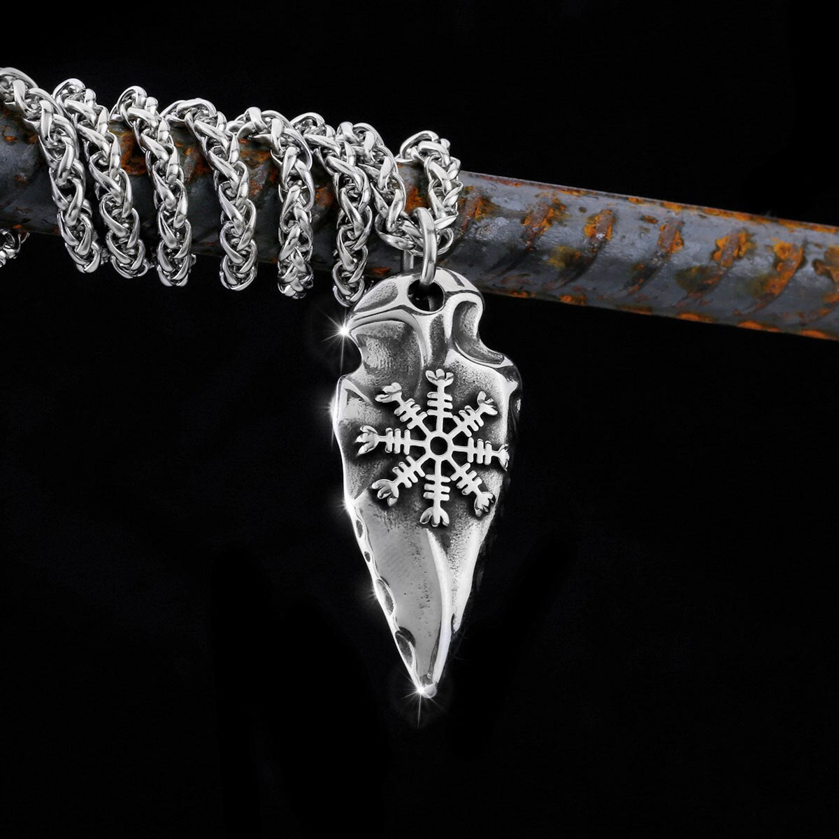 Collar de señal de tráfico con brújula de lanza