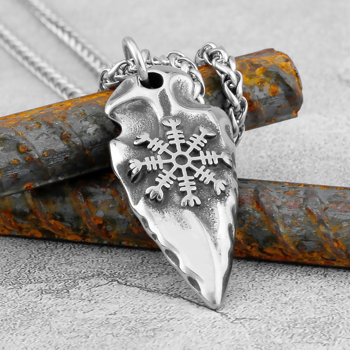 Collar de señal de tráfico con brújula de lanza