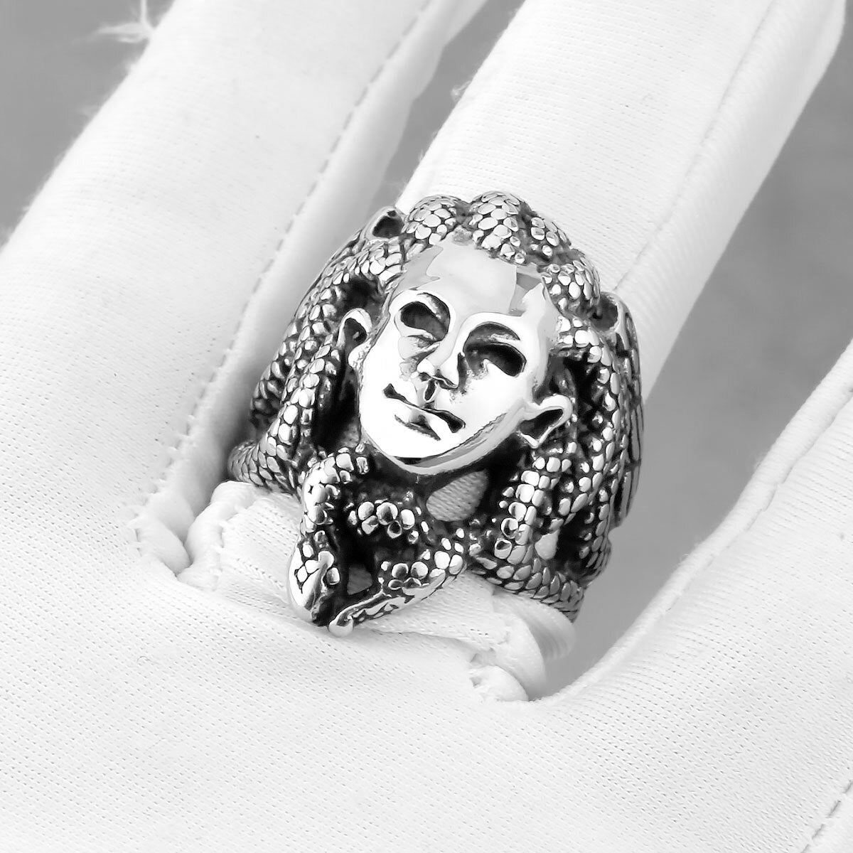 Medusa Queen Ring