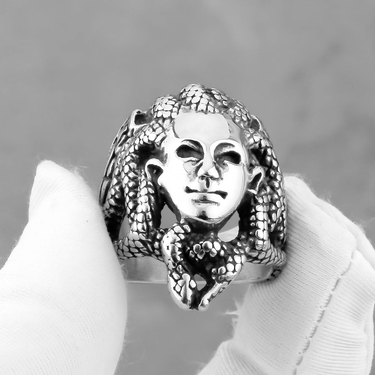 Medusa Queen Ring