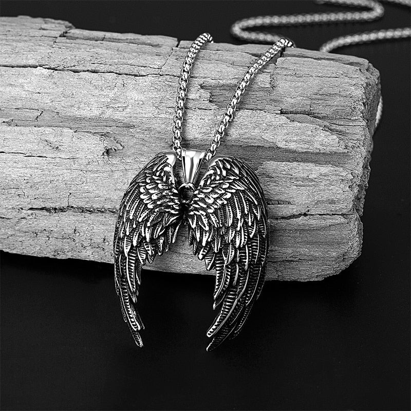 Colar Asas de Anjo Guerreiro de Ferro