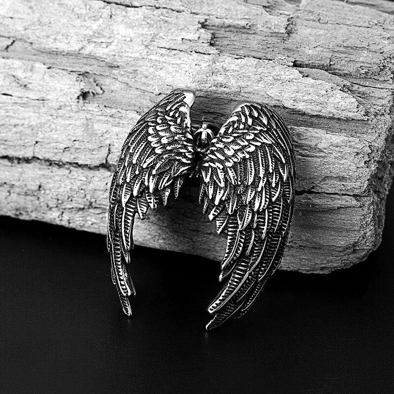 Colar Asas de Anjo Guerreiro de Ferro