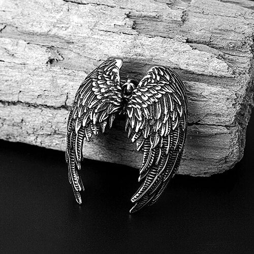 Colar Asas de Anjo Guerreiro de Ferro