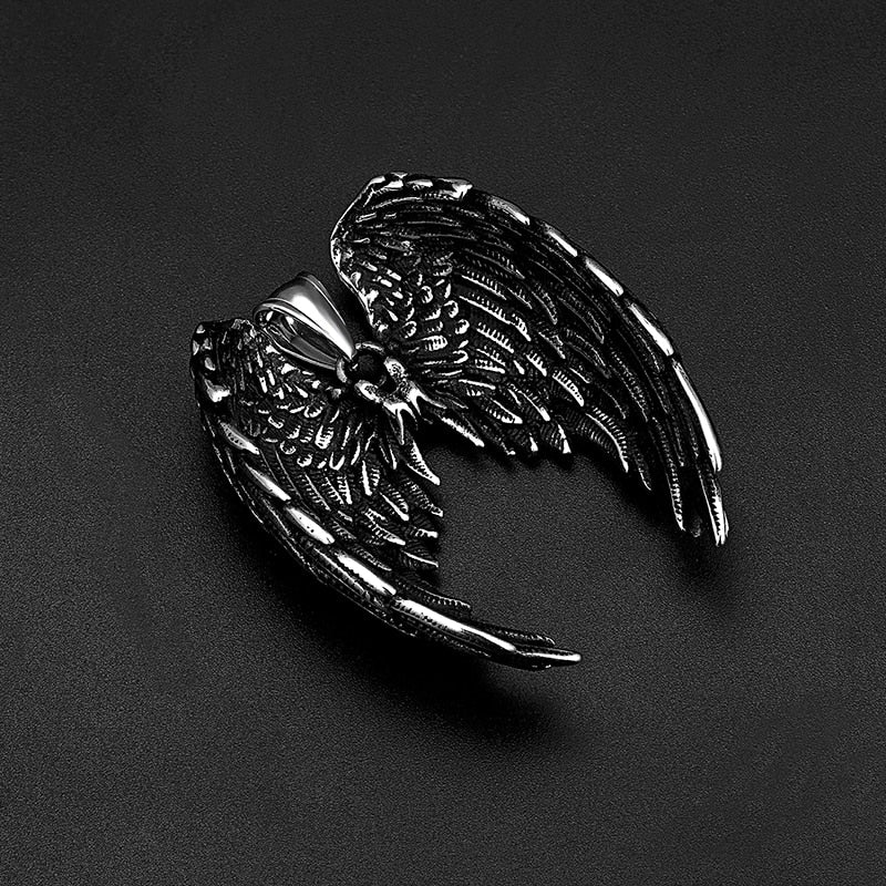 Colar Asas de Anjo Guerreiro de Ferro