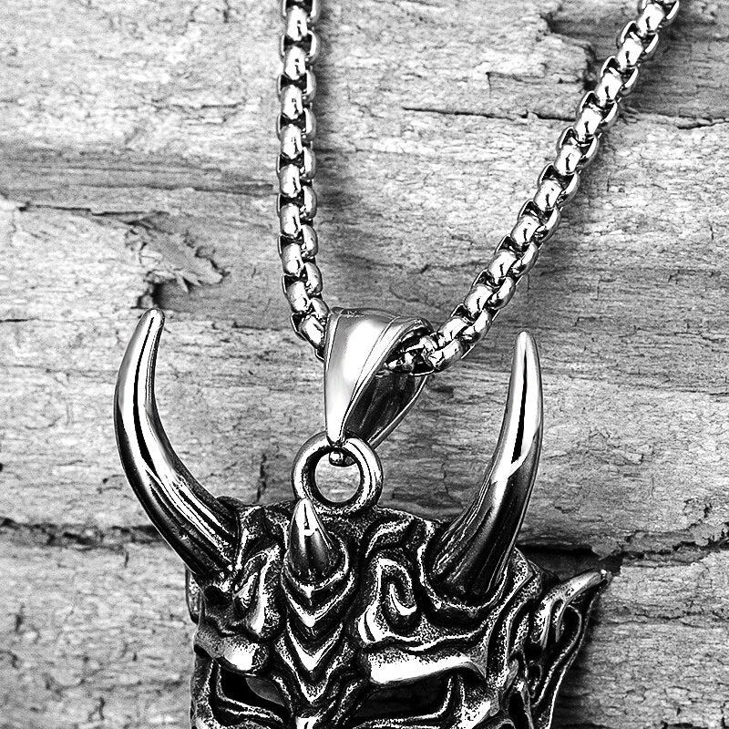Collar de máscara de samurái de acero