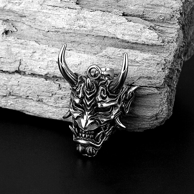 Collar de máscara de samurái de acero