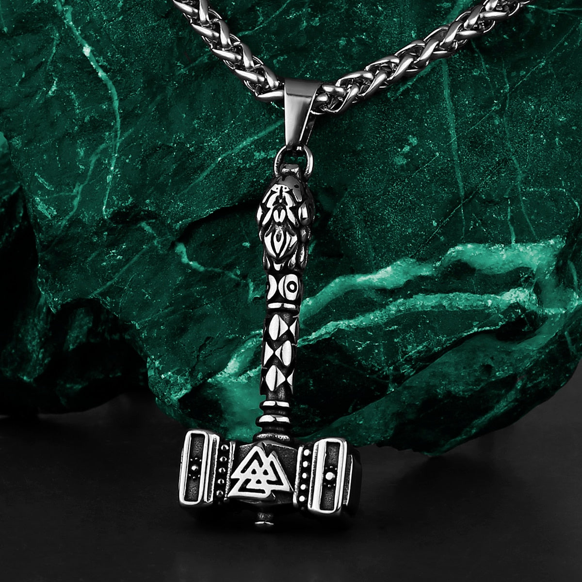 Collar de runas Valknut del martillo de Odín