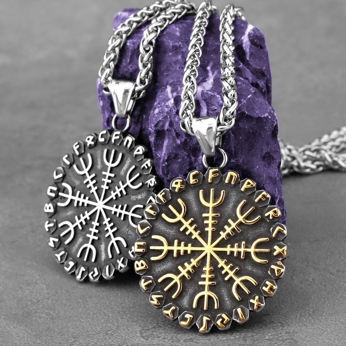 Collar de brújula de runas